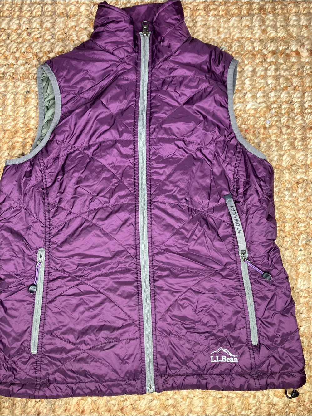 LL Bean stowaway puffer vest women’s S